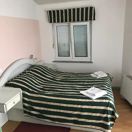 Pansion Dragica Apartment Lopar