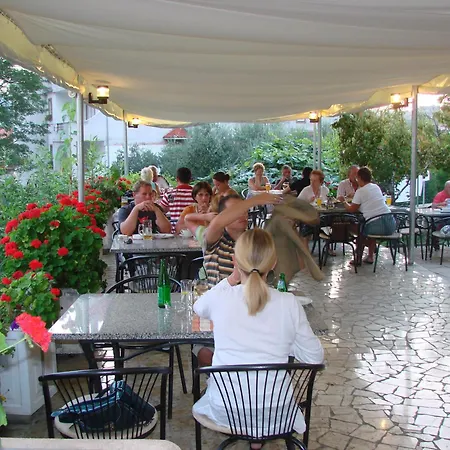 Pansion Dragica Apartment Lopar