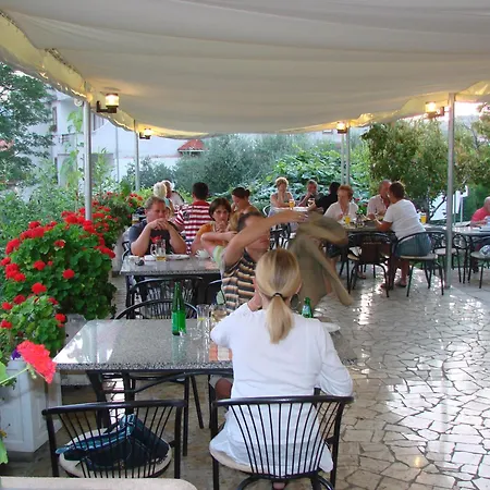 Pansion Dragica Appartamento Rab Town